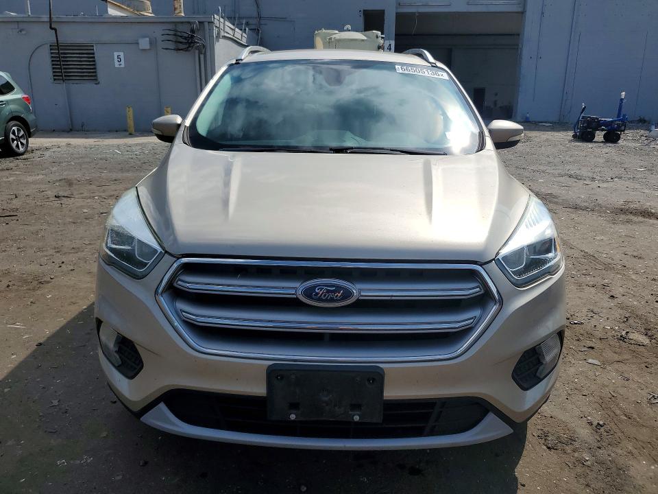 Photo 5 from auction – 2017 FORD ESCAPE with VIN 1FMCU9J90HUC07796