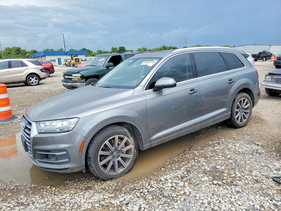 AUDI Q7 2017 with VIN WA1LAAF75HD000370 - Photo from auction