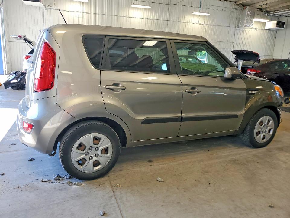 Photo 3 from auction – 2013 KIA SOUL with VIN KNDJT2A56D7577596