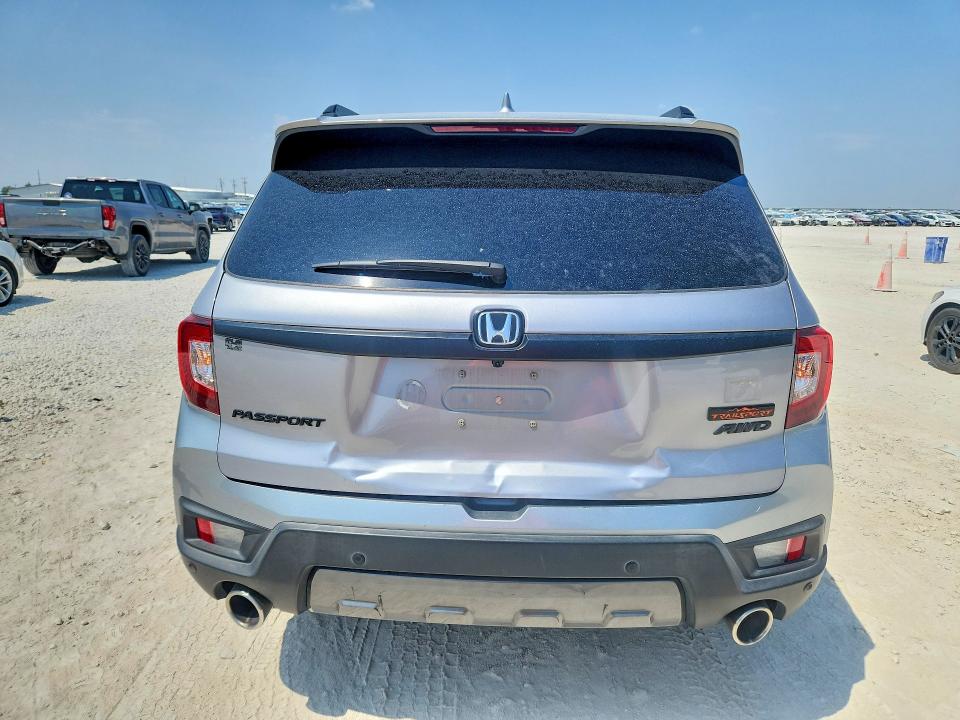 Photo 6 from auction – 2022 HONDA PASSPORT with VIN 5FNYF8H66NB002448