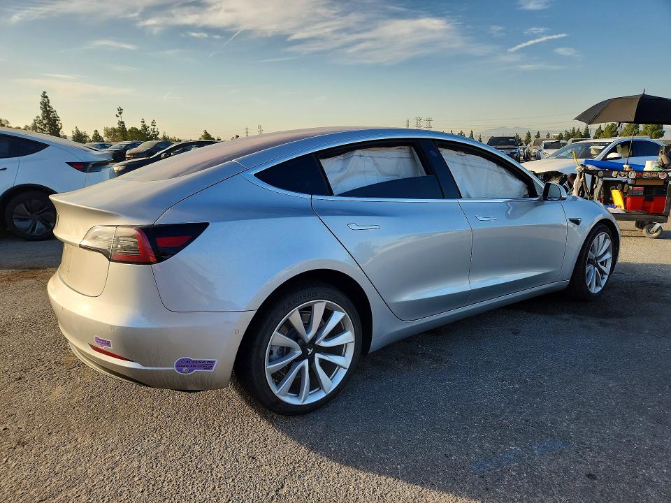 Снимка 3 от търг – 2018 TESLA MODEL 3 с VIN 5YJ3E1EA9JF053451