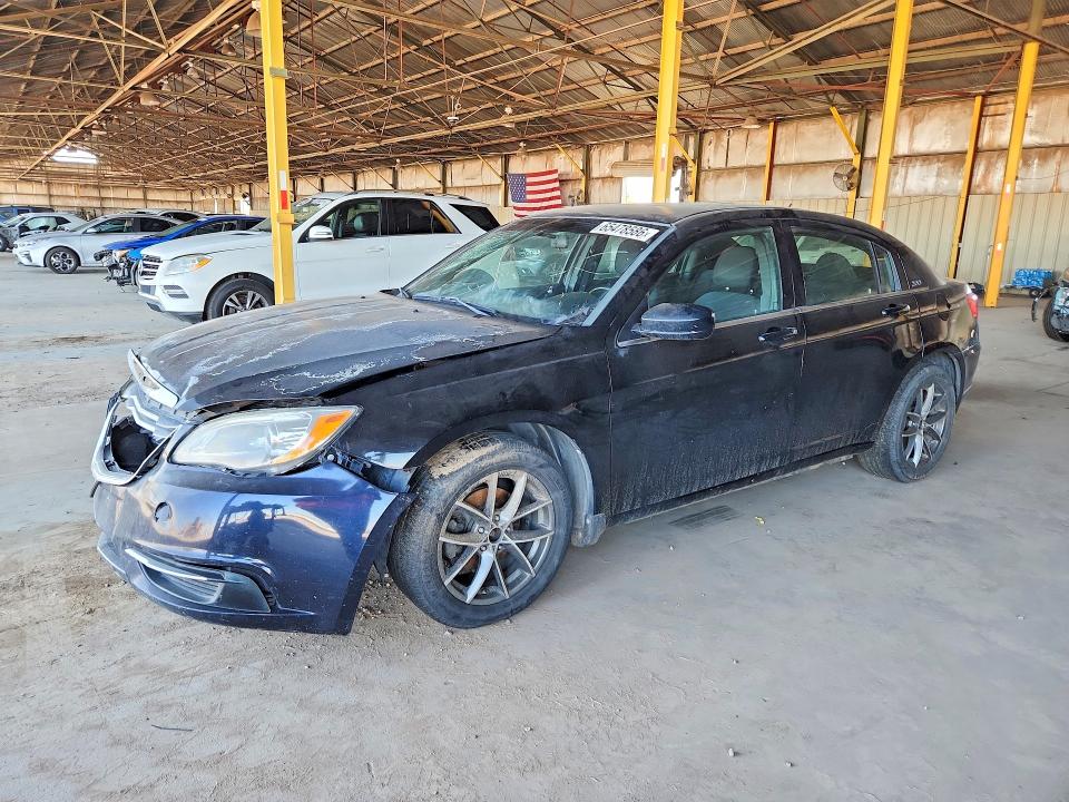 CHRYSLER 200 2013 مع رقم تعريف المركبة 1C3CCBBB1DN656896 - صورة من المزاد