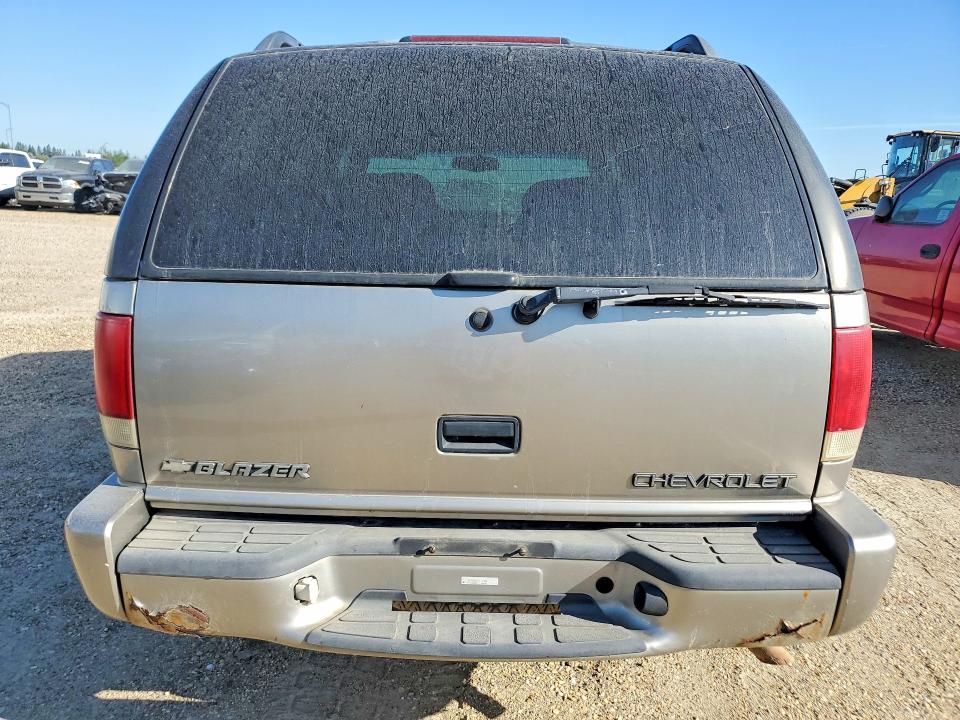 Photo 6 from auction – 2001 CHEVROLET BLAZER with VIN 1GNDT13WX12179336