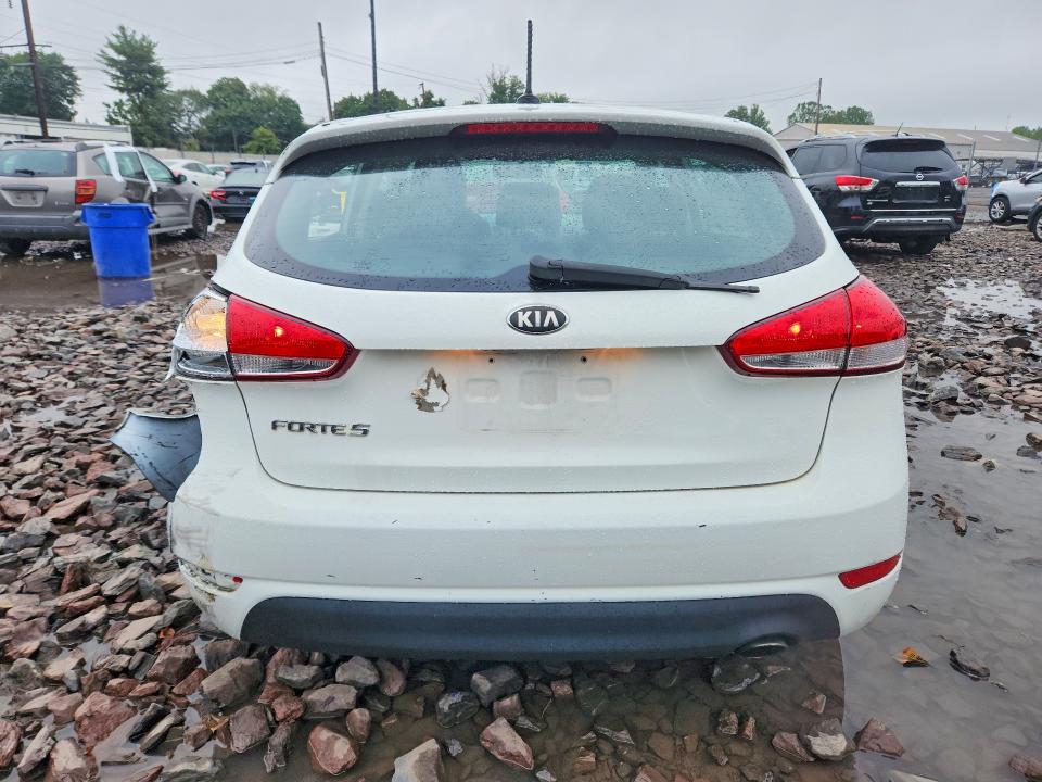 Photo 6 from auction – 2017 KIA FORTE5 with VIN KNAFK5A82H5727139