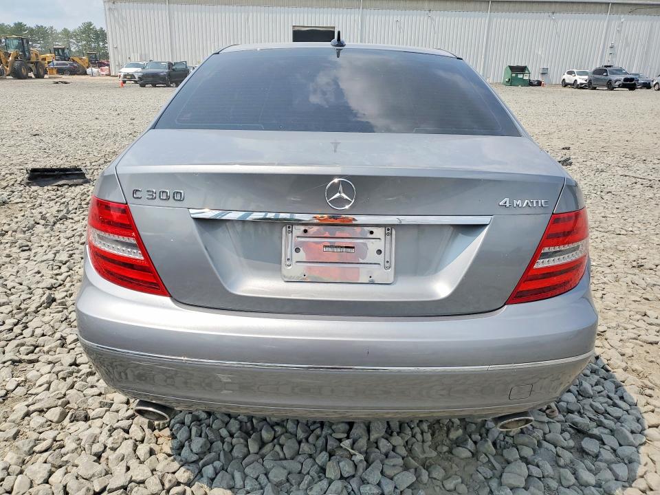 Photo 6 from auction – 2012 MERCEDES-BENZ C with VIN WDDGF8BB5CA646942
