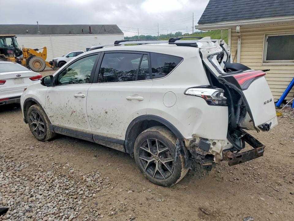 Zdjęcie 2 z aukcji – 2017 TOYOTA RAV4 z VIN JTMJFREV2HJ139516