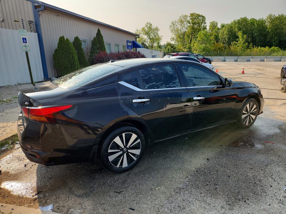 Photo 3 from auction – 2019 NISSAN ALTIMA with VIN 1N4BL4DW6KC216125