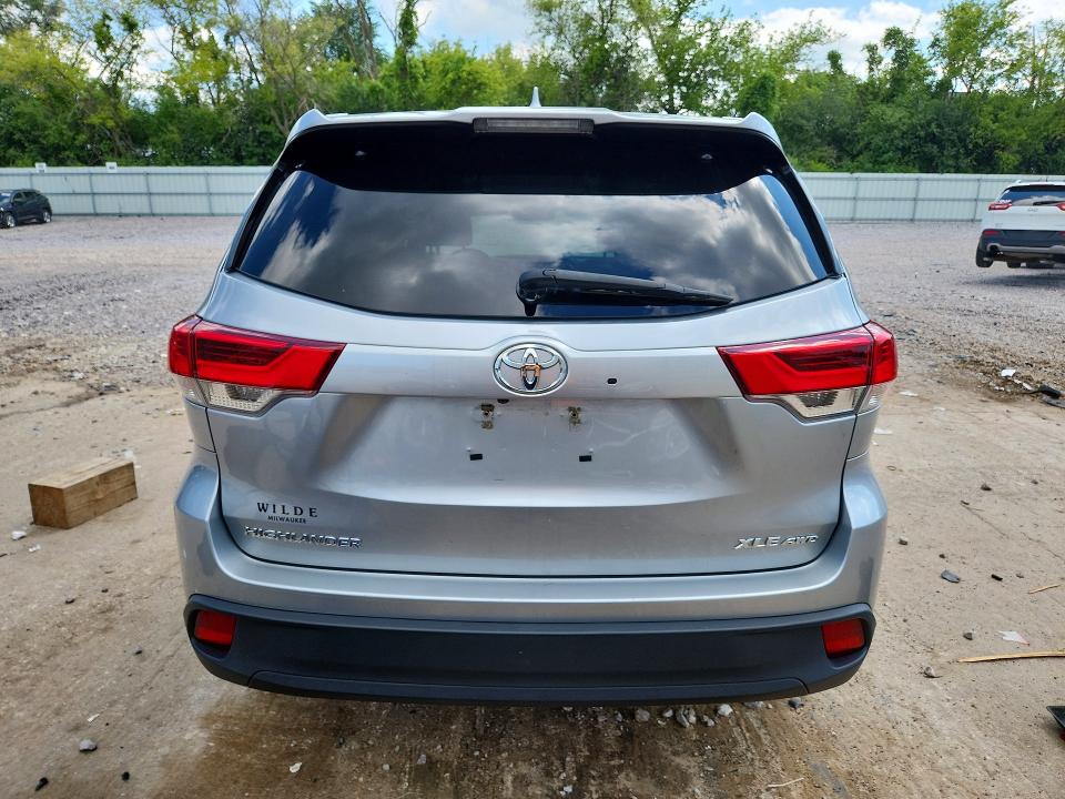 Photo 6 from auction – 2018 TOYOTA HIGHLANDER with VIN 5TDJZRFH0JS488084