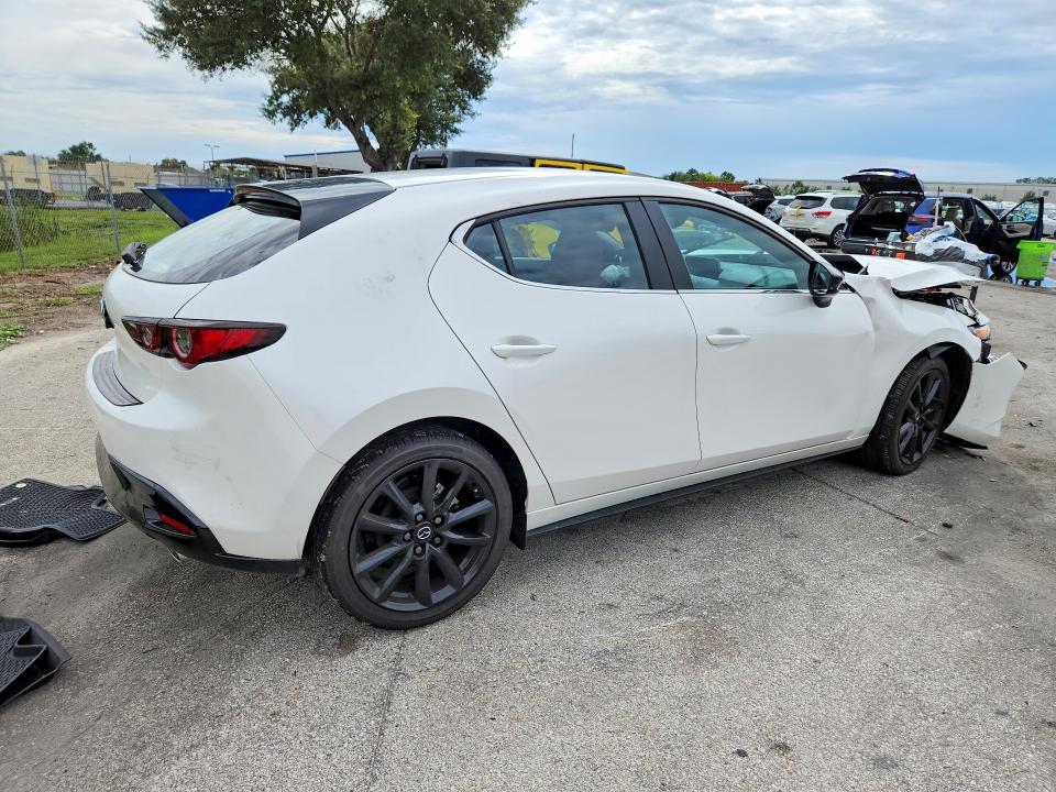 Foto 3 de la subasta – 2026 MAZDA 3 con VIN JM1BPBLL8T1875489