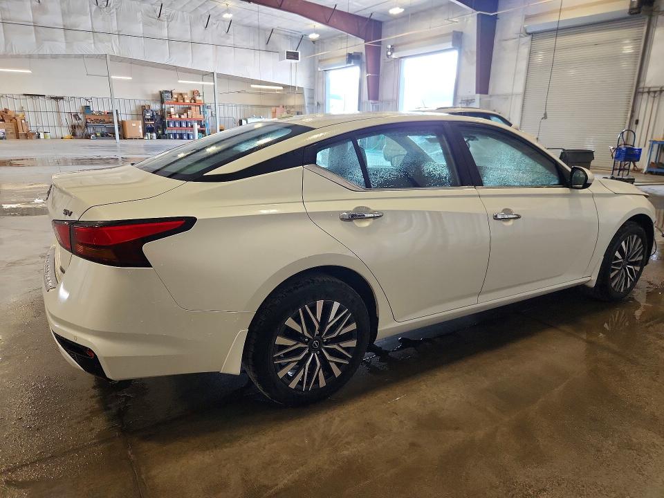 Photo 3 from auction – 2023 NISSAN ALTIMA with VIN 1N4BL4DW0PN328186