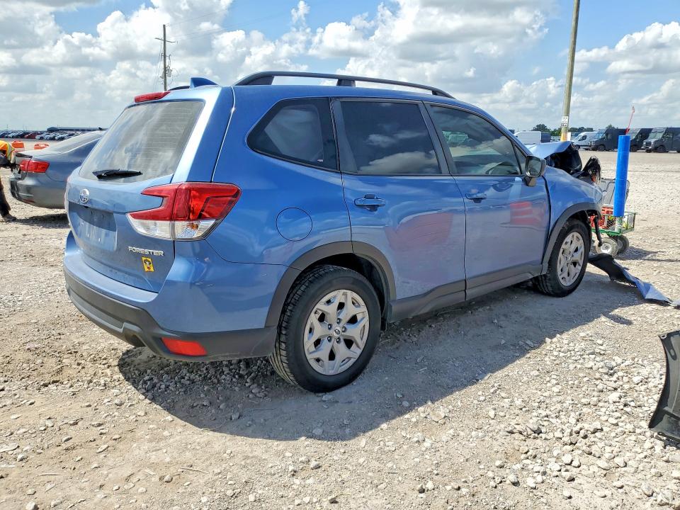 Photo 3 from auction – 2021 SUBARU FORESTER with VIN JF2SKADC8MH556823