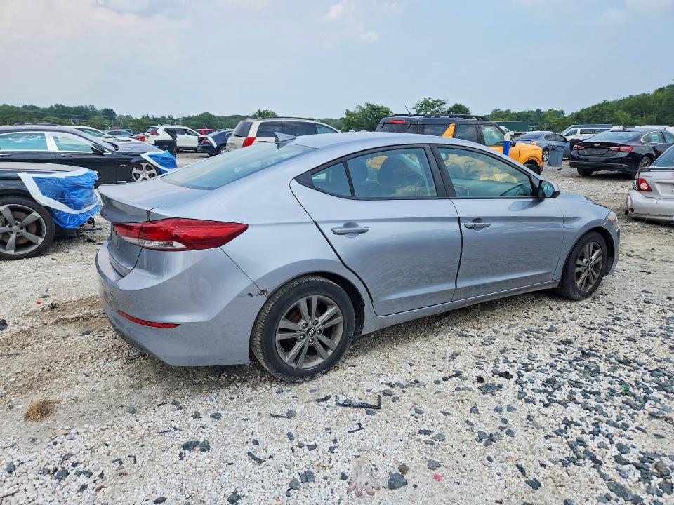 Photo 3 from auction – 2017 HYUNDAI ELANTRA with VIN 5NPD84LF6HH121132