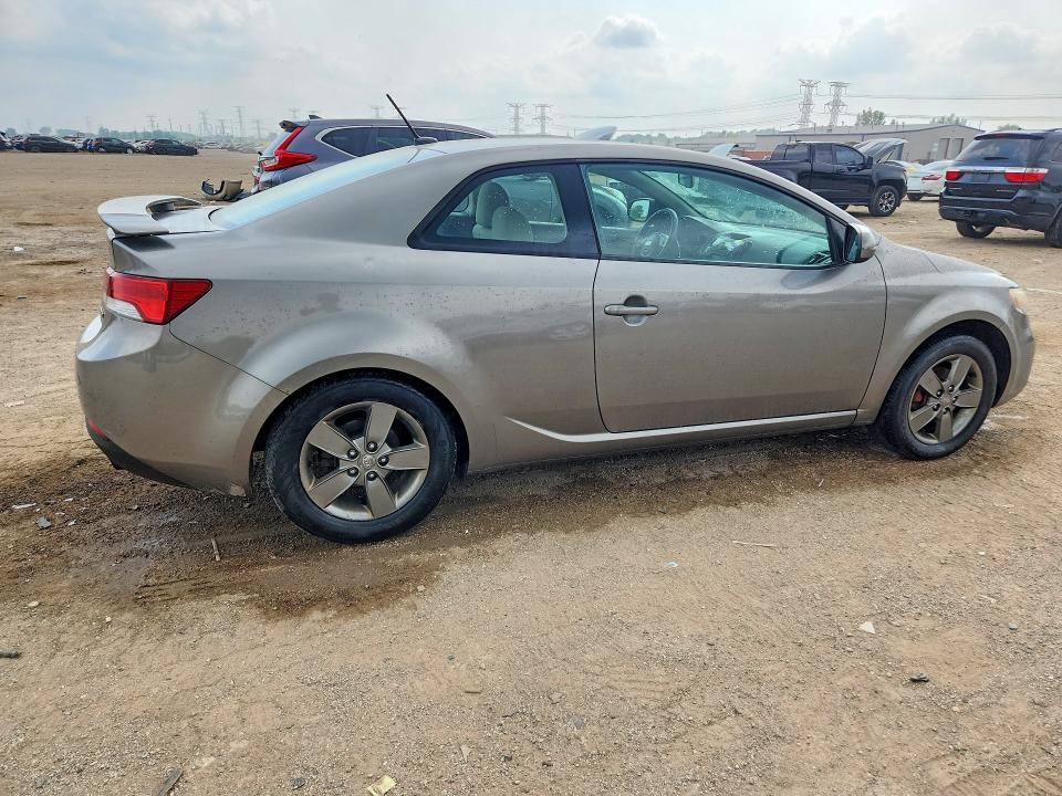 Photo 3 from auction – 2011 KIA FORTE KOUP with VIN KNAFU6A2XB5403553