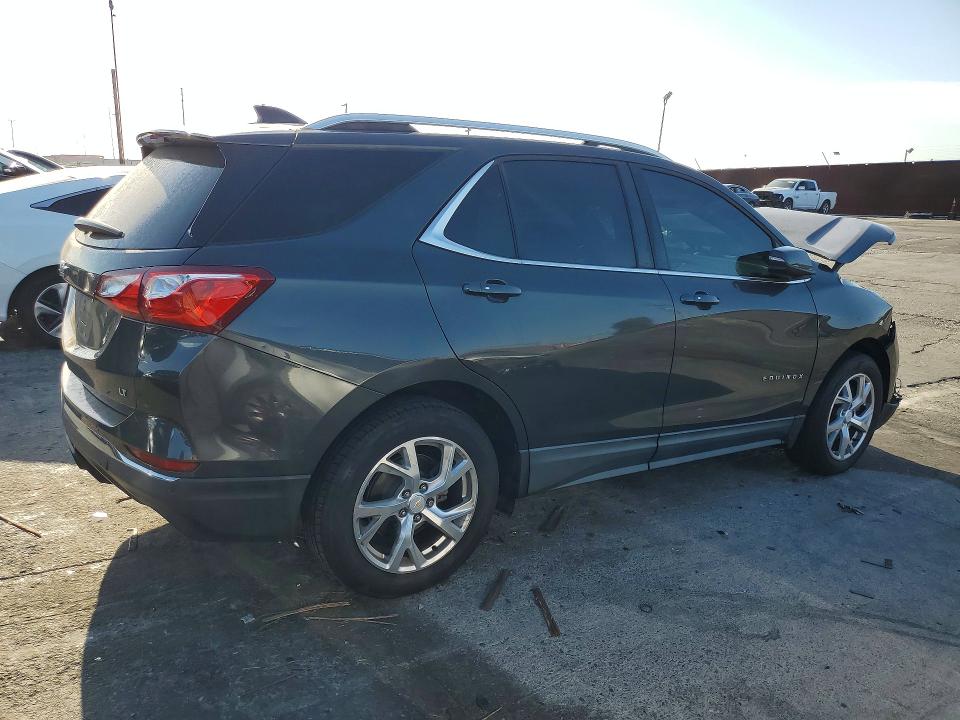 Photo 3 from auction – 2018 CHEVROLET EQUINOX with VIN 2GNAXKEX2J6153884