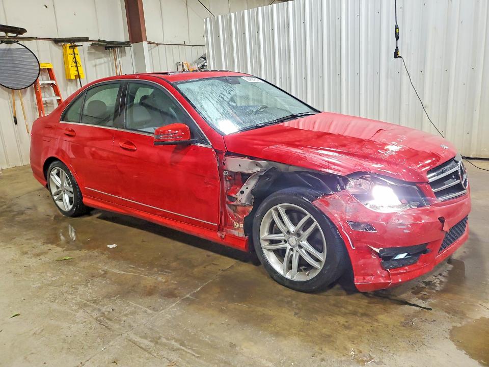 Photo 4 from auction – 2014 MERCEDES-BENZ C with VIN WDDGF8AB4ER318367
