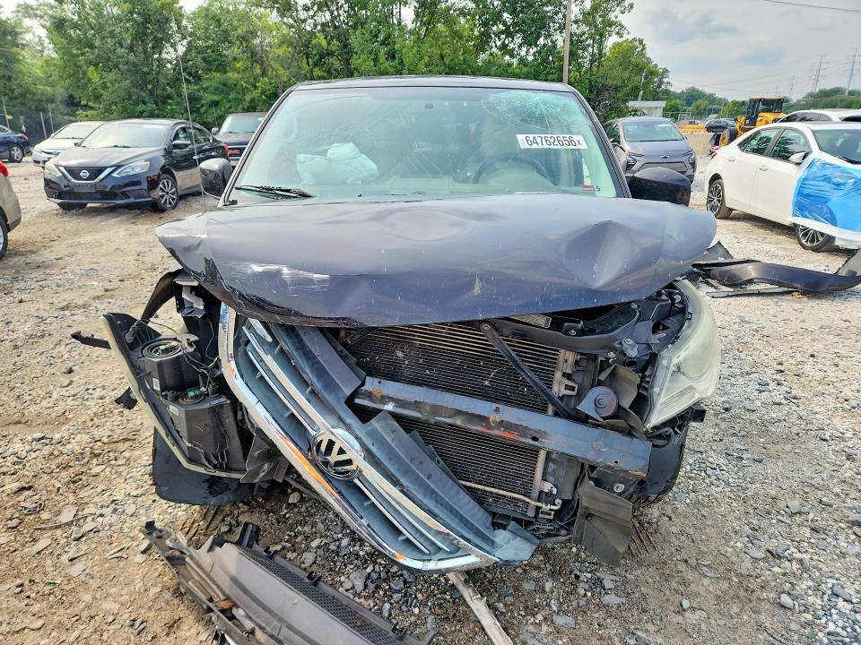 Photo 5 from auction – 2010 VOLKSWAGEN ROUTAN with VIN 2V4RW3D11AR324811