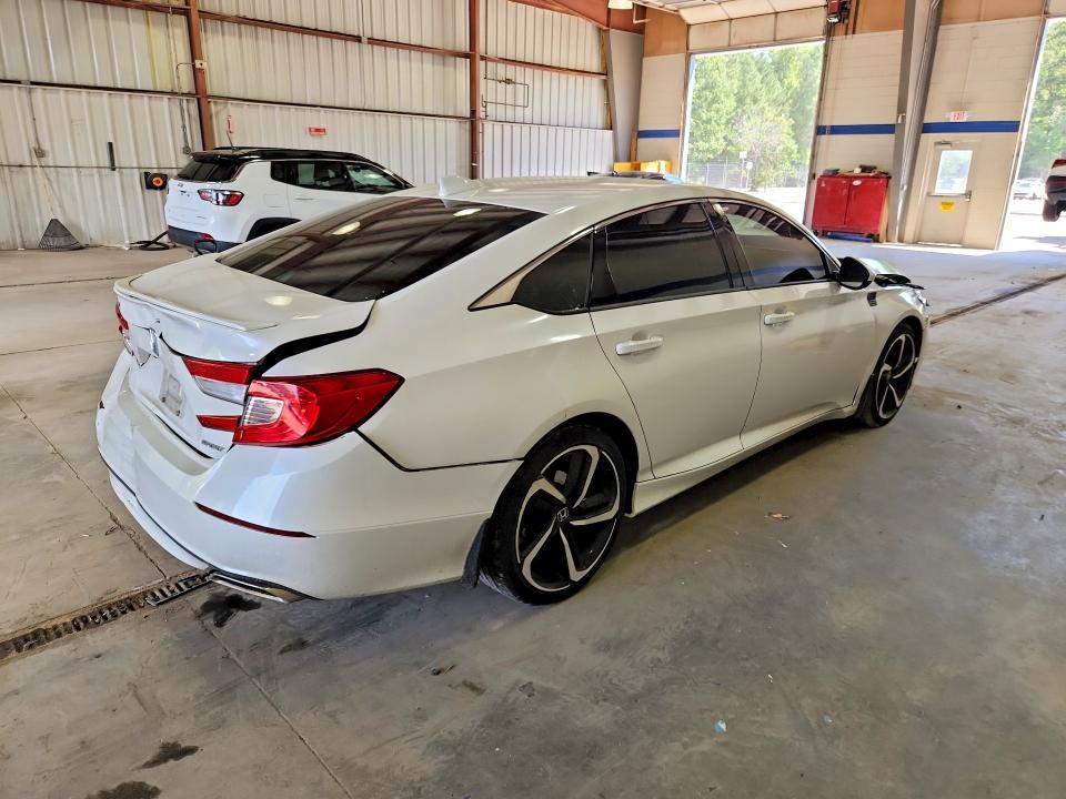 Photo 3 from auction – 2018 HONDA ACCORD with VIN 1HGCV1F32JA067265