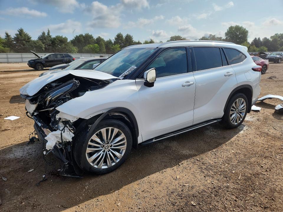 2024 TOYOTA HIGHLANDER - Търг №63947036