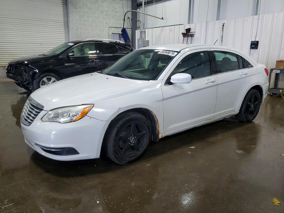 CHRYSLER 200 2014 مع رقم تعريف المركبة 1C3CCBAB9EN204455 - صورة من المزاد