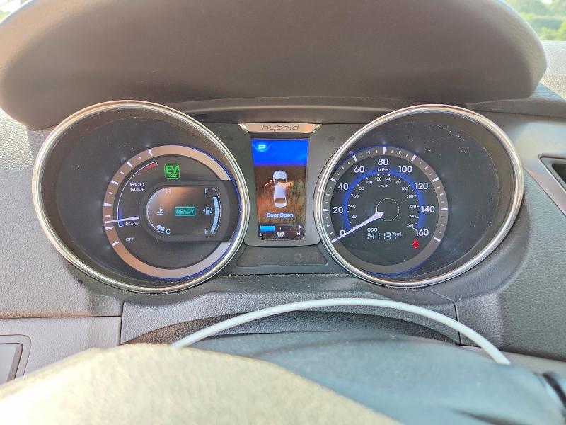 Photo 9 from auction – 2012 HYUNDAI SONATA with VIN KMHEC4A44CA055177