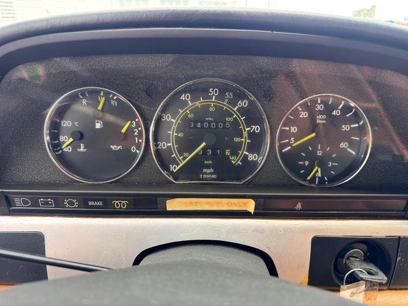 Photo 8 from auction – 1982 MERCEDES-BENZ 300 with VIN WDBCB20A3CB024764