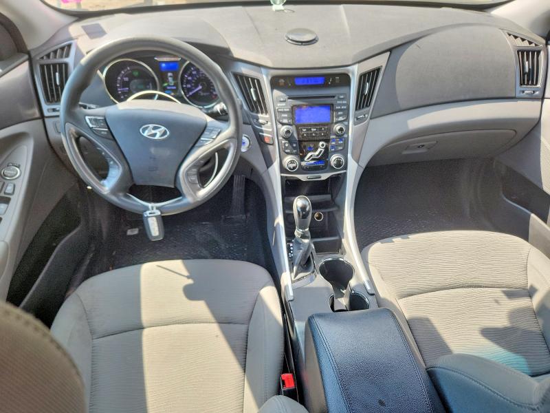 Photo 8 from auction – 2012 HYUNDAI SONATA with VIN KMHEC4A41CA023724