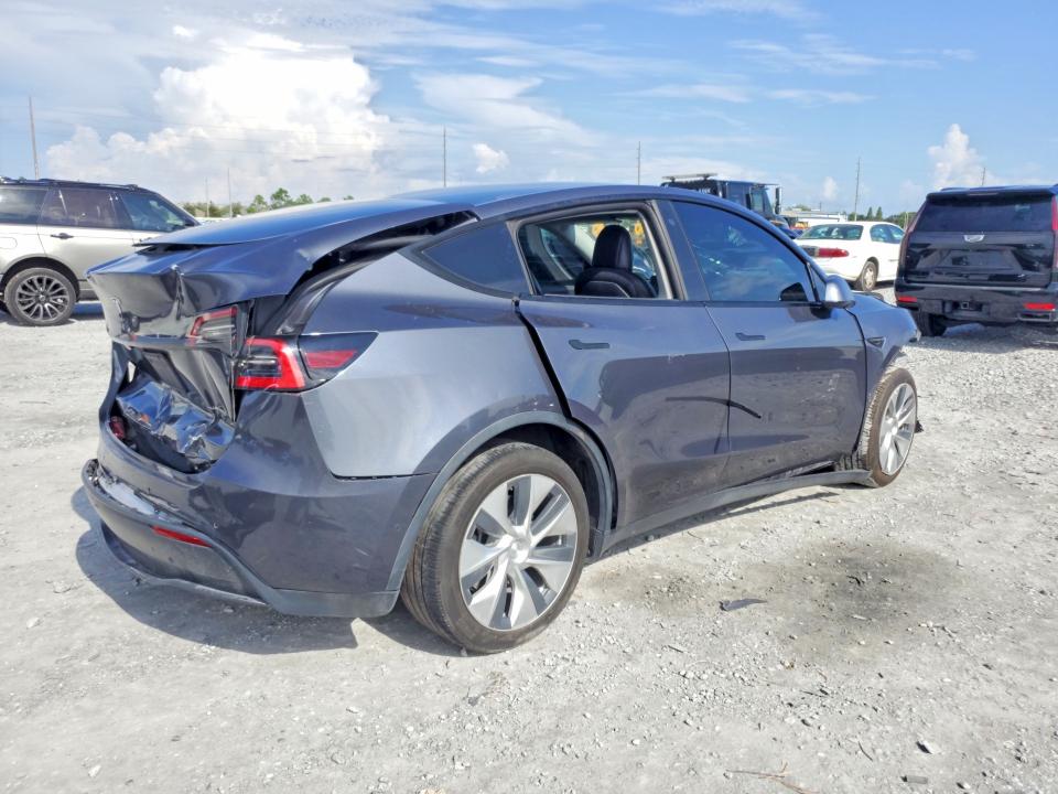 Photo 3 from auction – 2020 TESLA MODEL Y with VIN 5YJYGDEE4LF047032