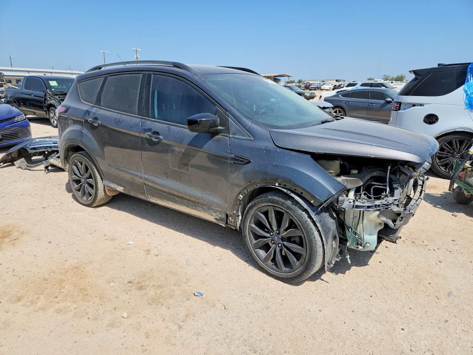 Photo 4 from auction – 2017 FORD ESCAPE with VIN 1FMCU0G99HUC65571