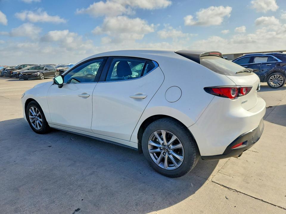 Photo 2 from auction – 2023 MAZDA 3 with VIN JM1BPAJM3P1607574