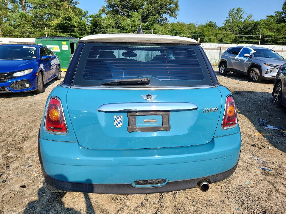 Photo 6 from auction – 2008 MINI COOPER with VIN WMWMF33558TT68190
