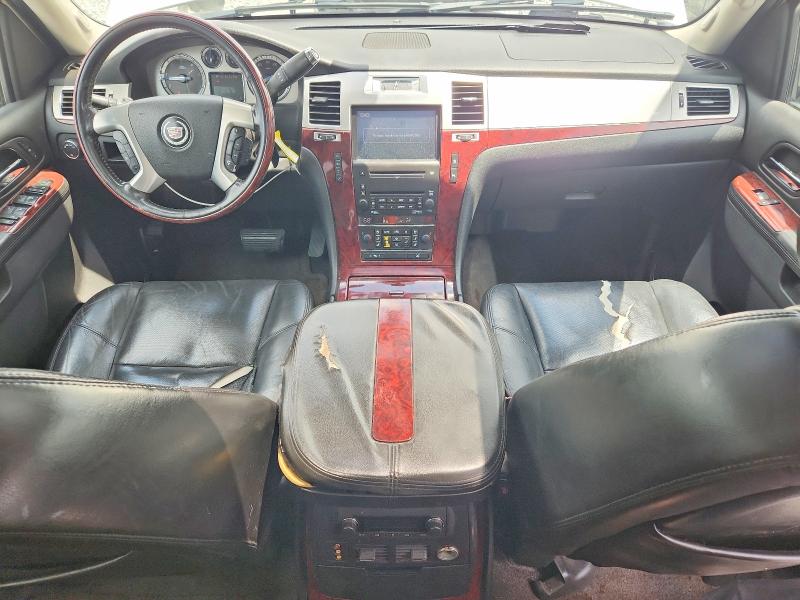 Photo 8 from auction – 2010 CADILLAC ESCALADE with VIN 3GYVKNEF4AG234546