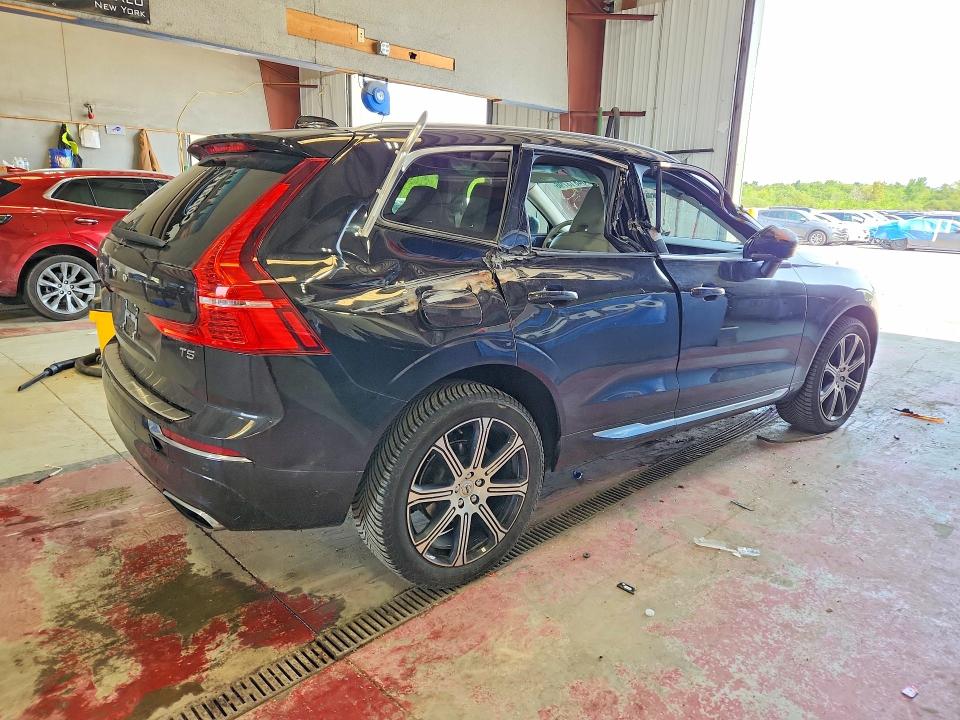 Фото 3 с аукциона – 2021 VOLVO XC60 с VIN YV4102DL8M1699234