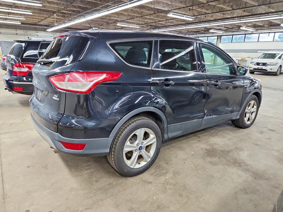 Photo 3 from auction – 2016 FORD ESCAPE with VIN 1FMCU9GX6GUB32364