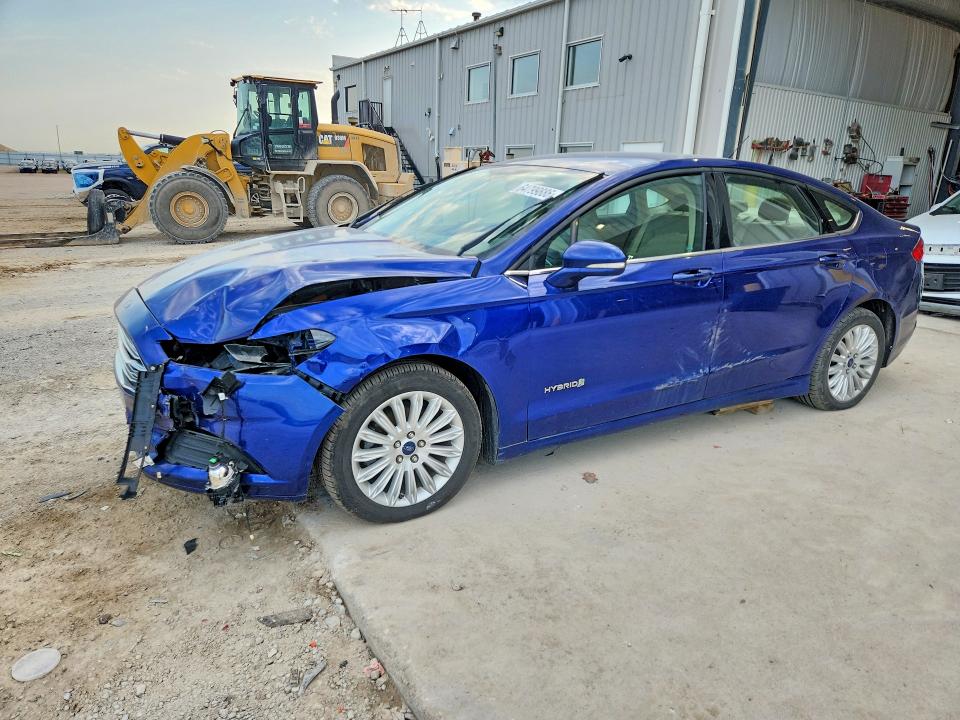 FORD FUSION 2016 with VIN 3FA6P0LU7GR388235 - Photo from auction