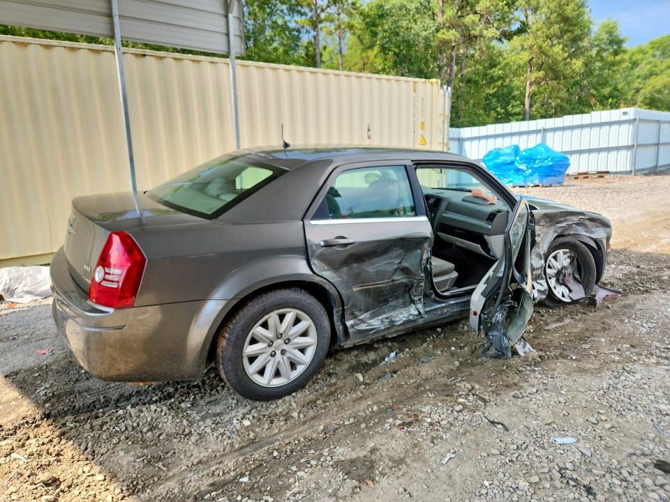 Photo 3 from auction – 2008 CHRYSLER 300 with VIN 2C3KA43R28H133605