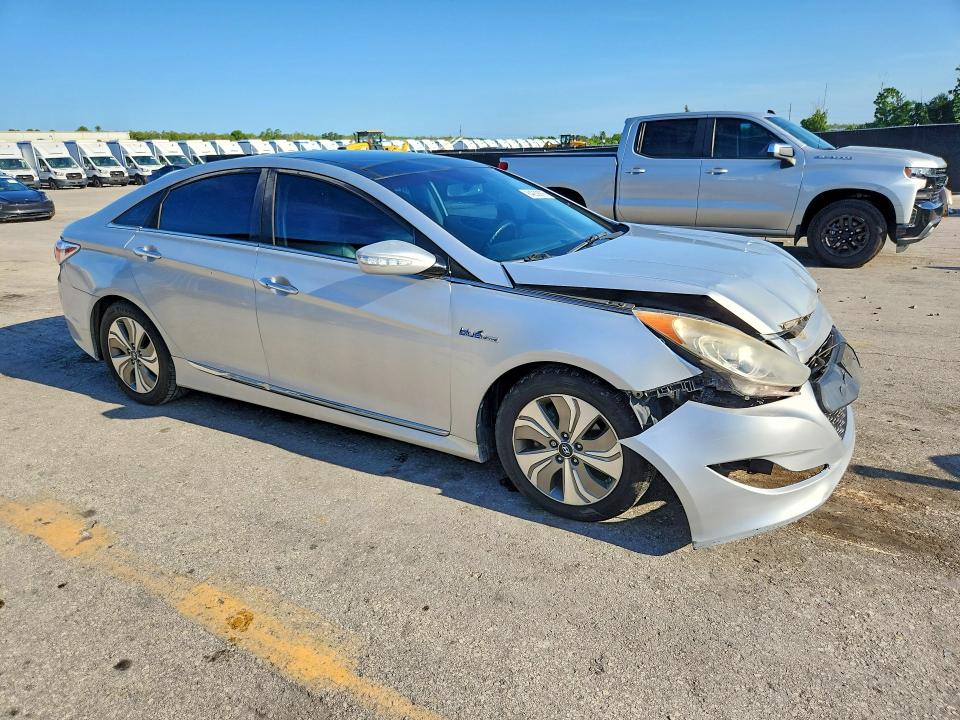 Photo 4 from auction – 2013 HYUNDAI SONATA with VIN KMHEC4A45DA071566