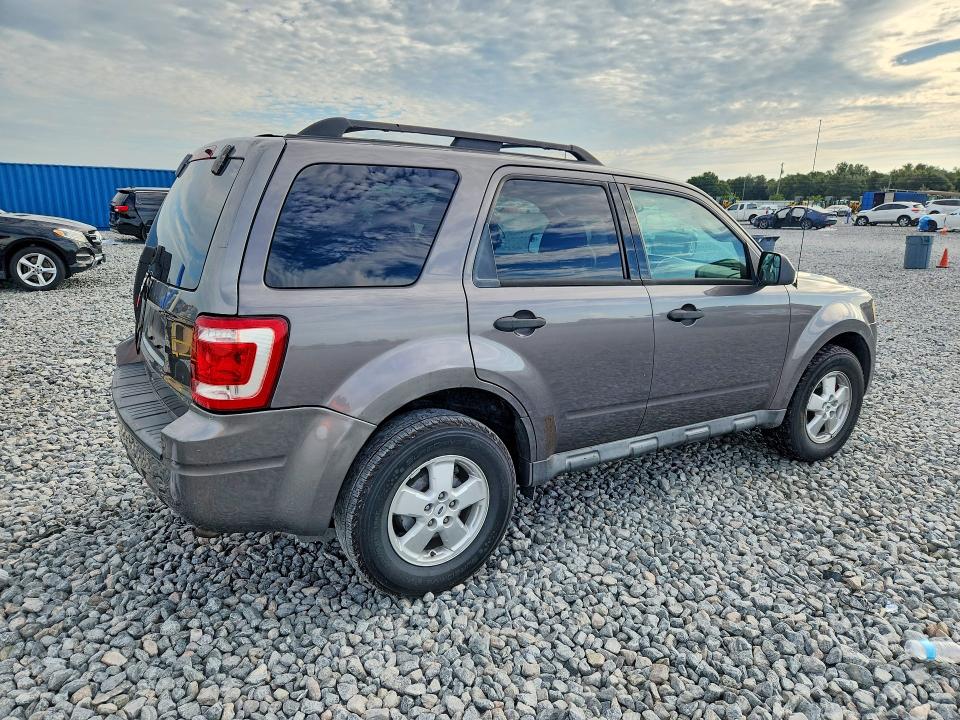 Photo 3 from auction – 2010 FORD ESCAPE with VIN 1FMCU0D71AKB65453