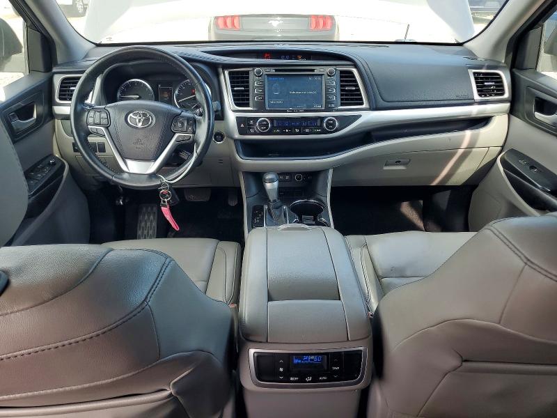Photo 8 from auction – 2017 TOYOTA HIGHLANDER with VIN 5TDKZRFH2HS519091