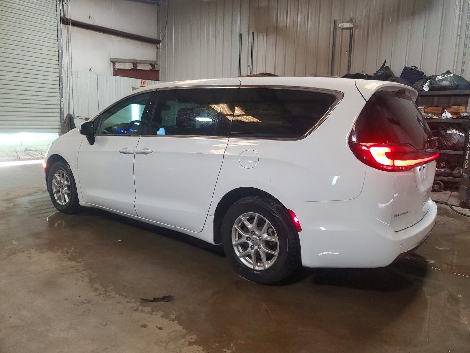 Photo 2 from auction – 2023 CHRYSLER PACIFICA with VIN 2C4RC1BG3PR620808