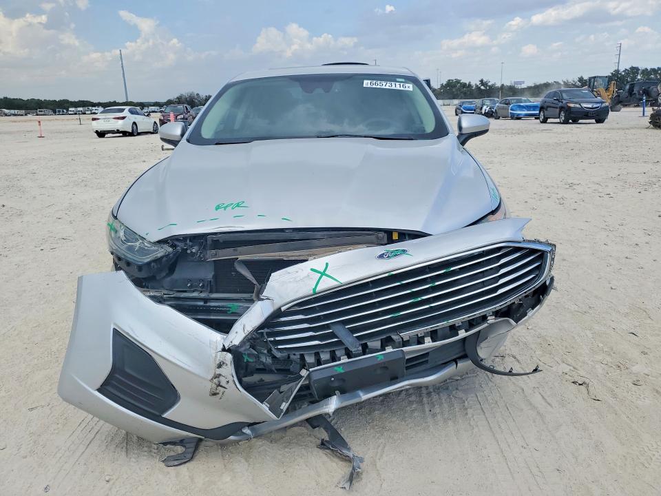 Photo 5 from auction – 2019 FORD FUSION with VIN 3FA6P0LU1KR105658
