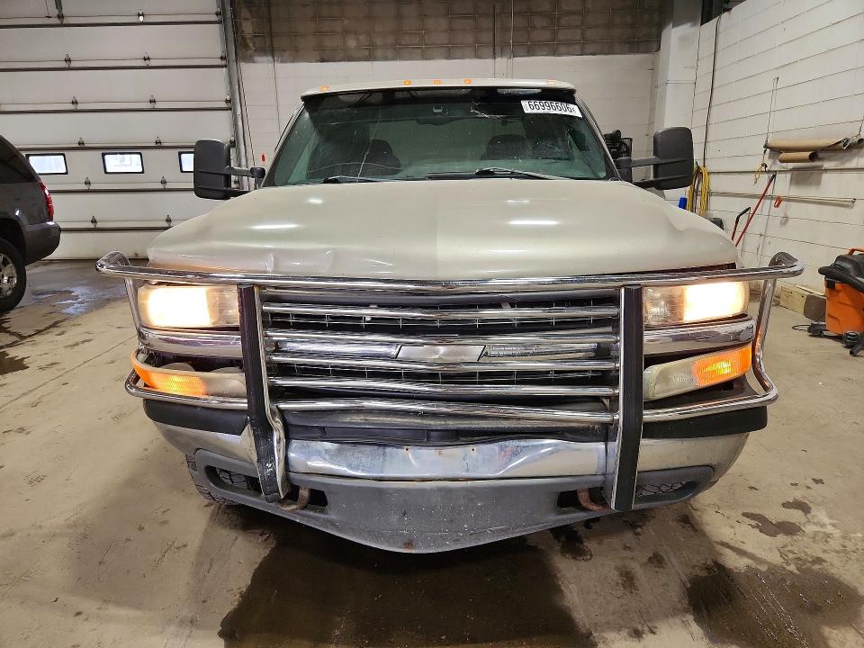 Photo 5 from auction – 2000 CHEVROLET SILVERADO with VIN 1GCEK19TXYE378263