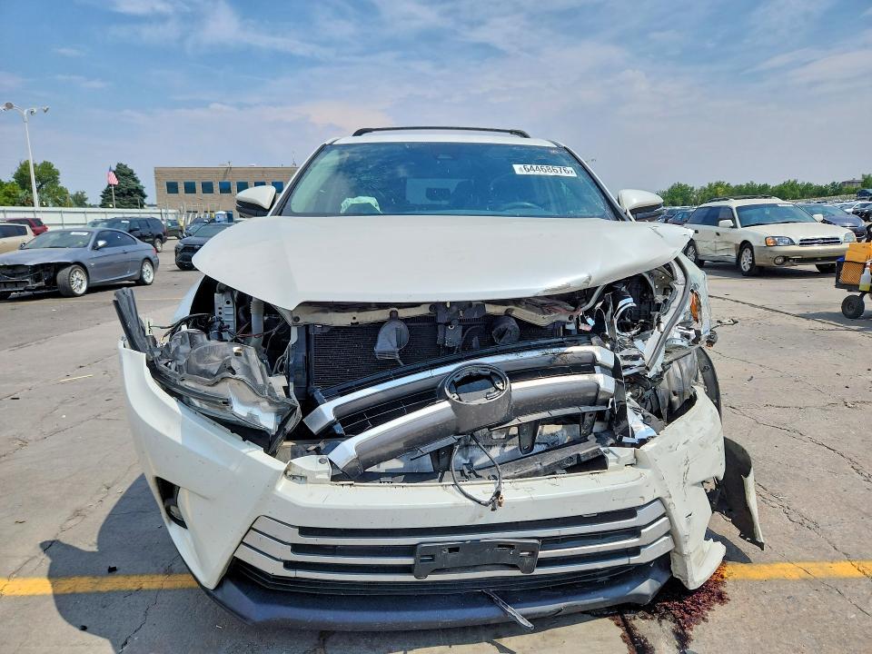 Photo 5 from auction – 2018 TOYOTA HIGHLANDER with VIN 5TDBZRFH8JS800494