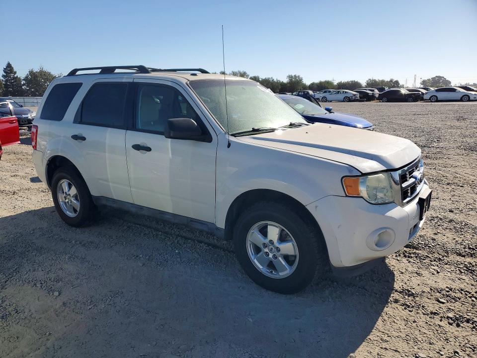 Photo 4 from auction – 2011 FORD ESCAPE with VIN 1FMCU0D79BKA14779