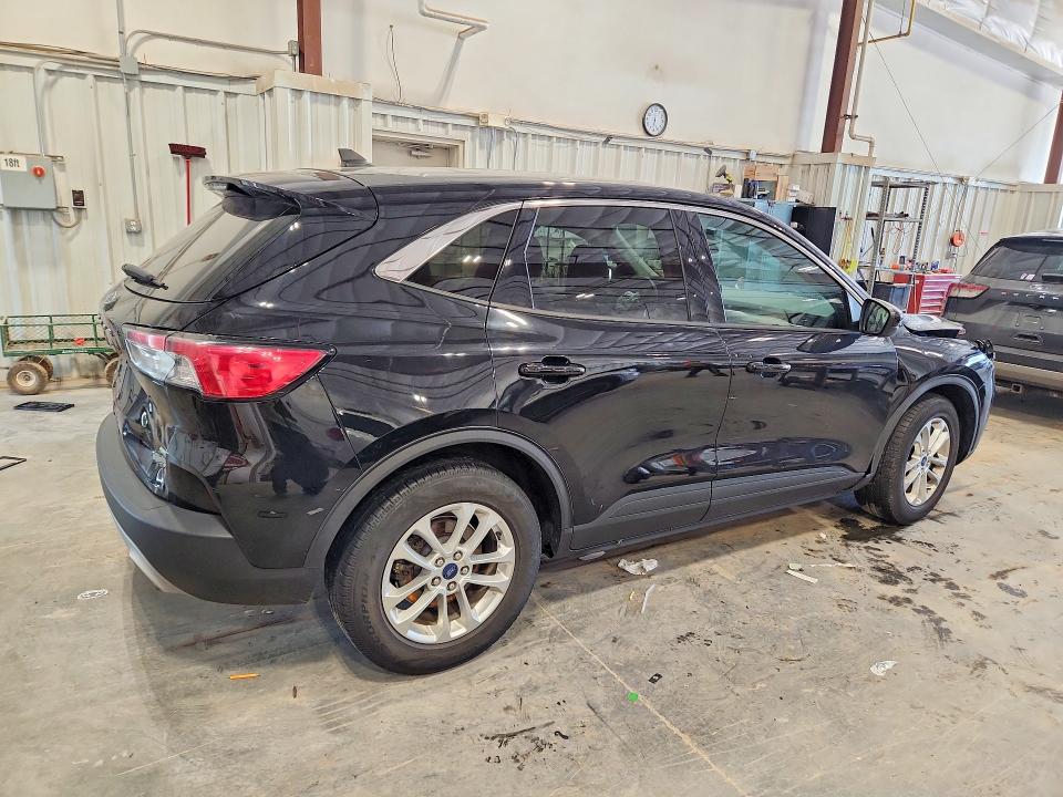 Photo 3 from auction – 2020 FORD ESCAPE with VIN 1FMCU0G6XLUA96174