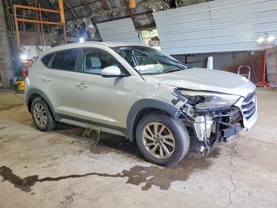 Photo 4 from auction – 2017 HYUNDAI TUCSON with VIN KM8J3CA28HU577968