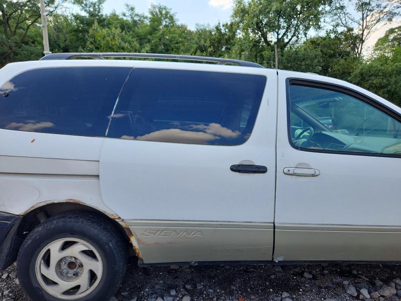 Photo 11 from auction – 1998 TOYOTA SIENNA with VIN 4T3ZF13C9WU056833