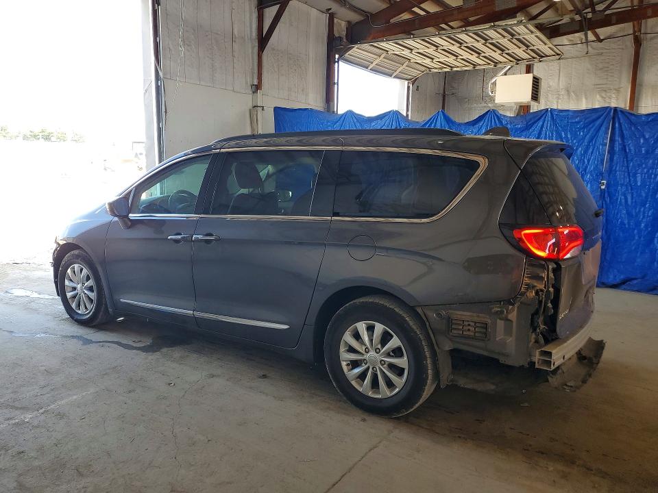 Photo 2 from auction – 2017 CHRYSLER PACIFICA with VIN 2C4RC1BG3HR569876