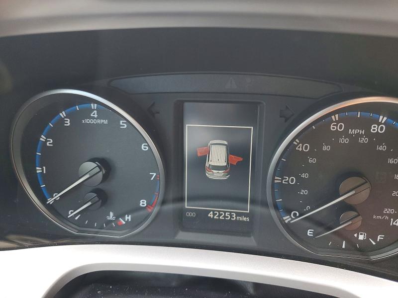 Photo 9 from auction – 2018 TOYOTA RAV4 with VIN JTMBFREV6JJ740860