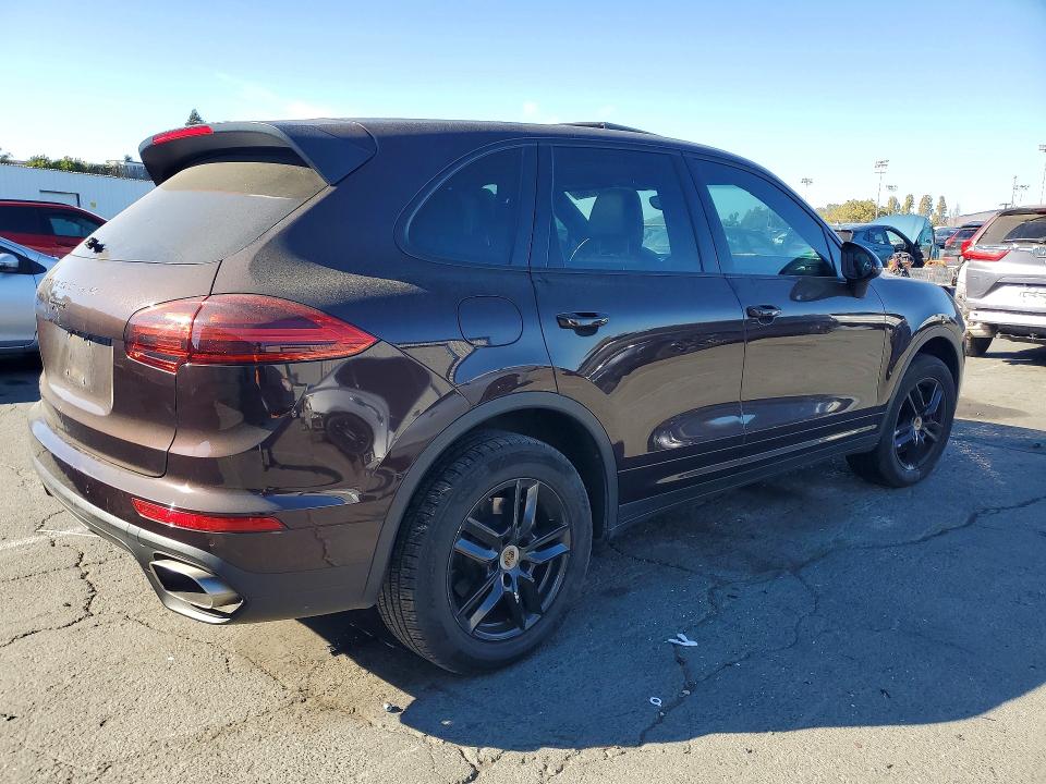 Снимка 3 от търг – 2016 PORSCHE CAYENNE с VIN WP1AA2A28GLA04172