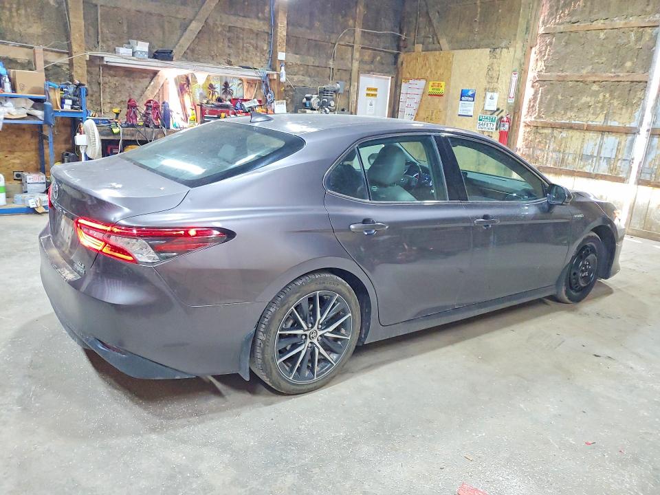 Photo 3 from auction – 2021 TOYOTA CAMRY with VIN 4T1F31AK1MU021053